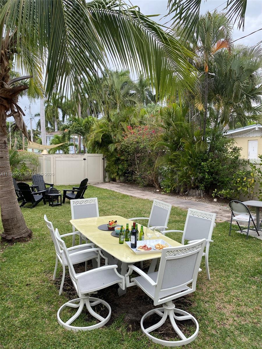 HOLLYWOOD LAKES SECTION - Residential