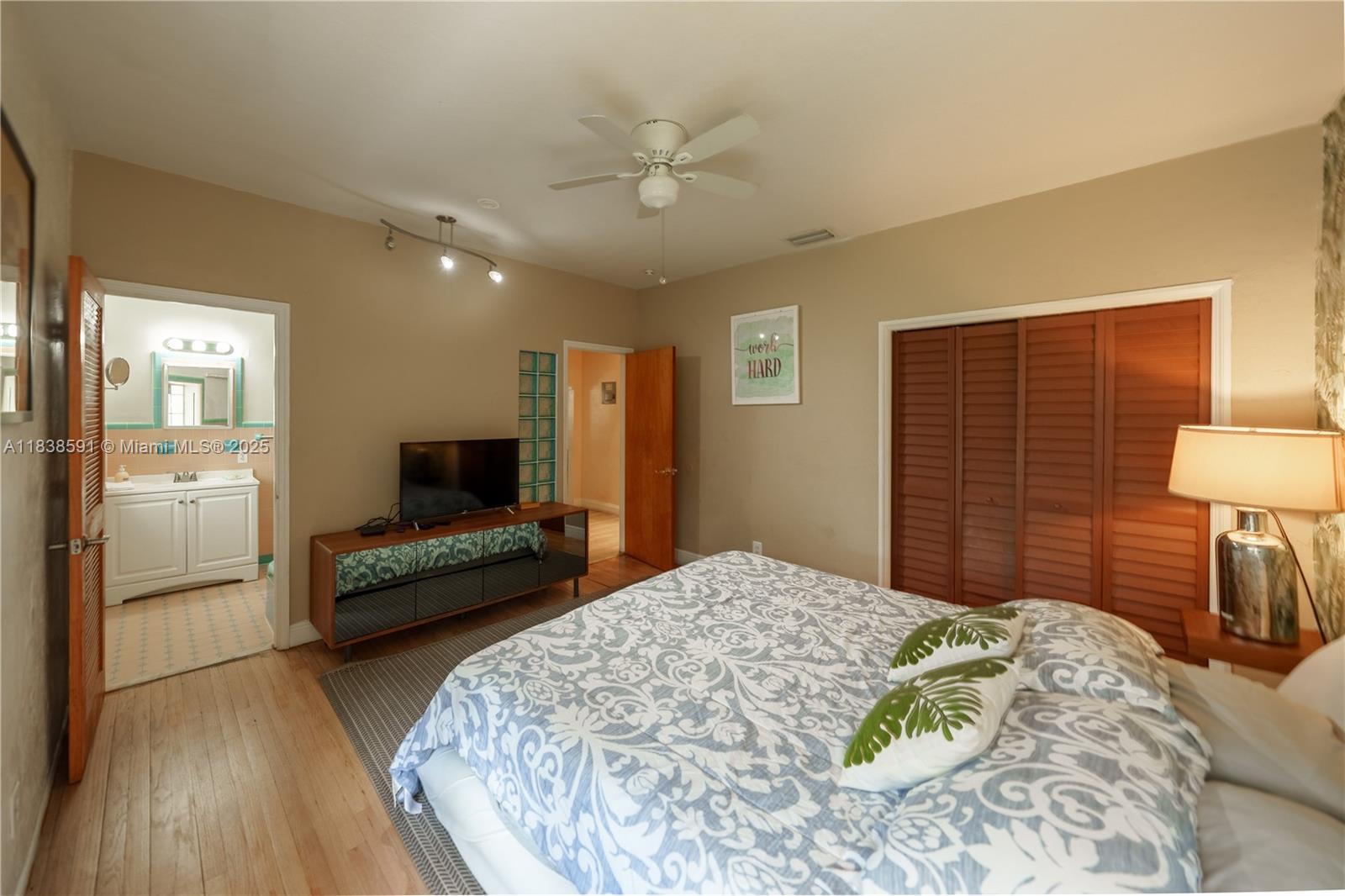 HOLLYWOOD LAKES SECTION - Residential