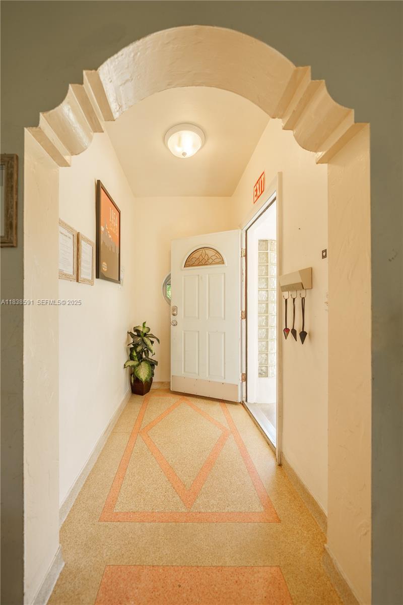 HOLLYWOOD LAKES SECTION - Residential