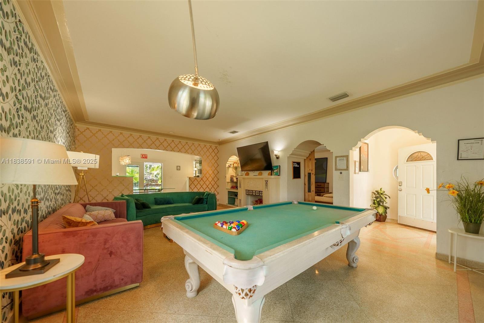 HOLLYWOOD LAKES SECTION - Residential