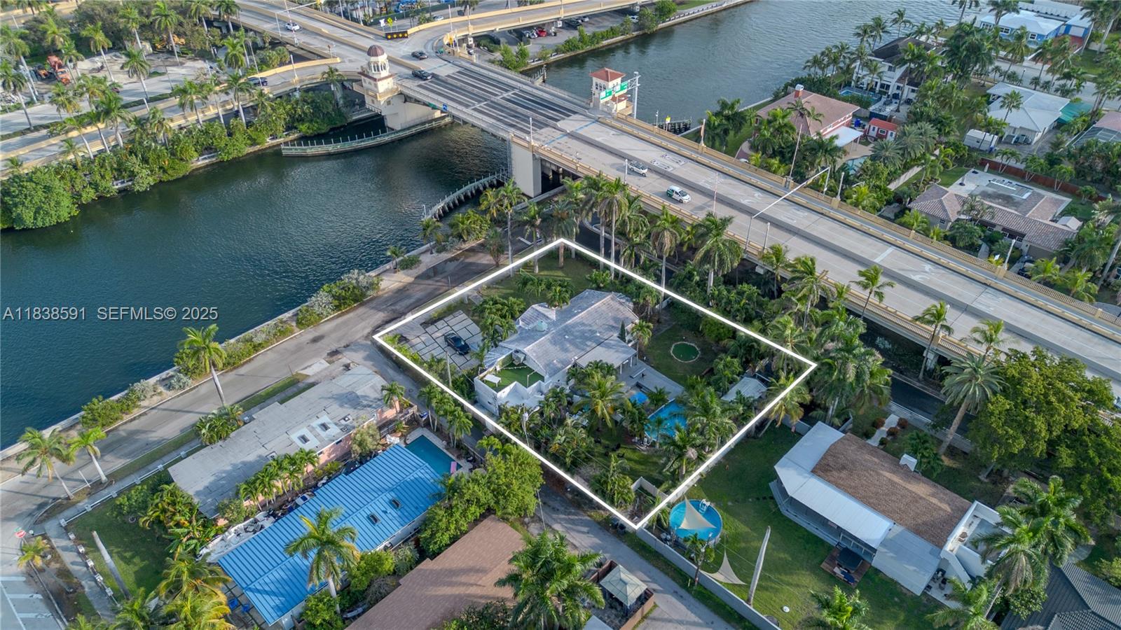 HOLLYWOOD LAKES SECTION - Residential