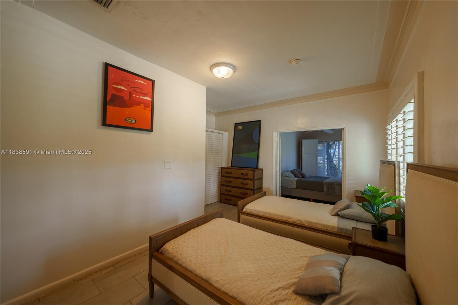 HOLLYWOOD LAKES SECTION - Residential