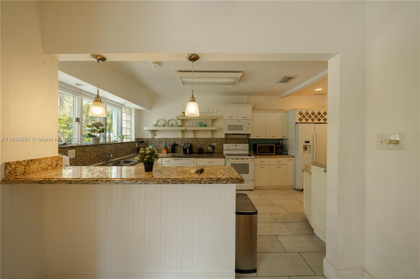 HOLLYWOOD LAKES SECTION - Residential