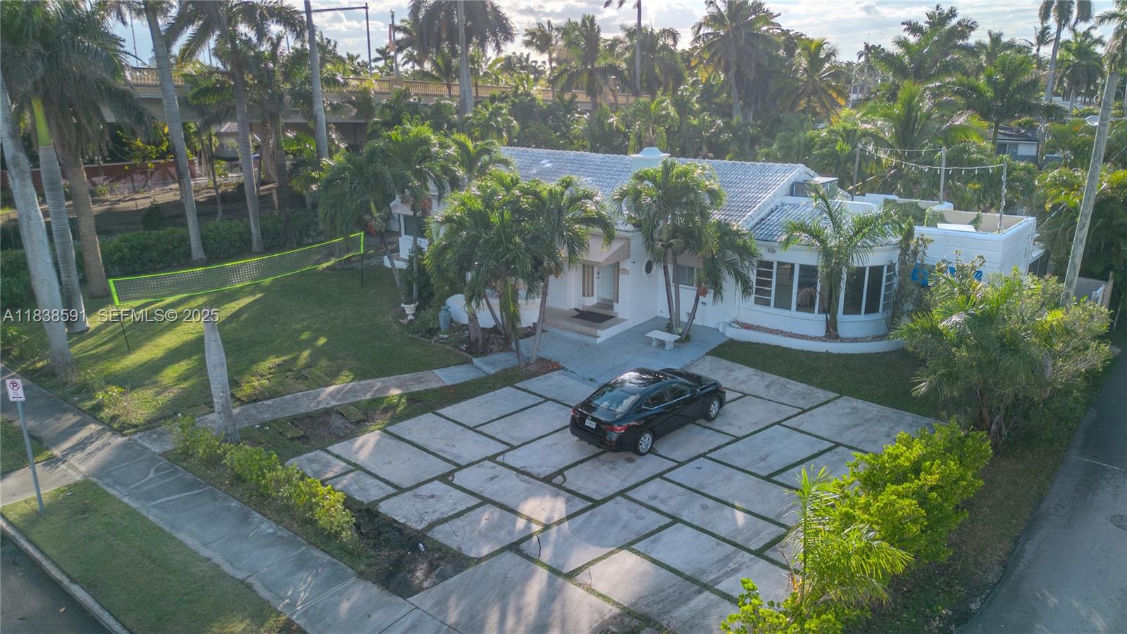 HOLLYWOOD LAKES SECTION - Residential