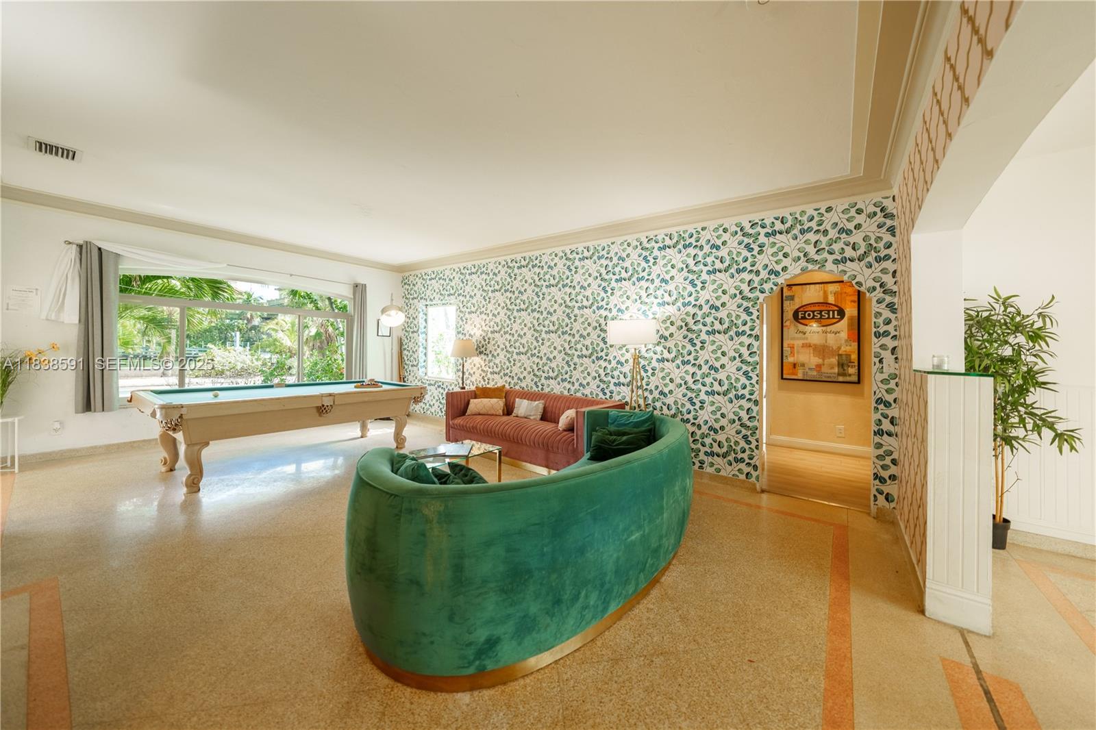 HOLLYWOOD LAKES SECTION - Residential