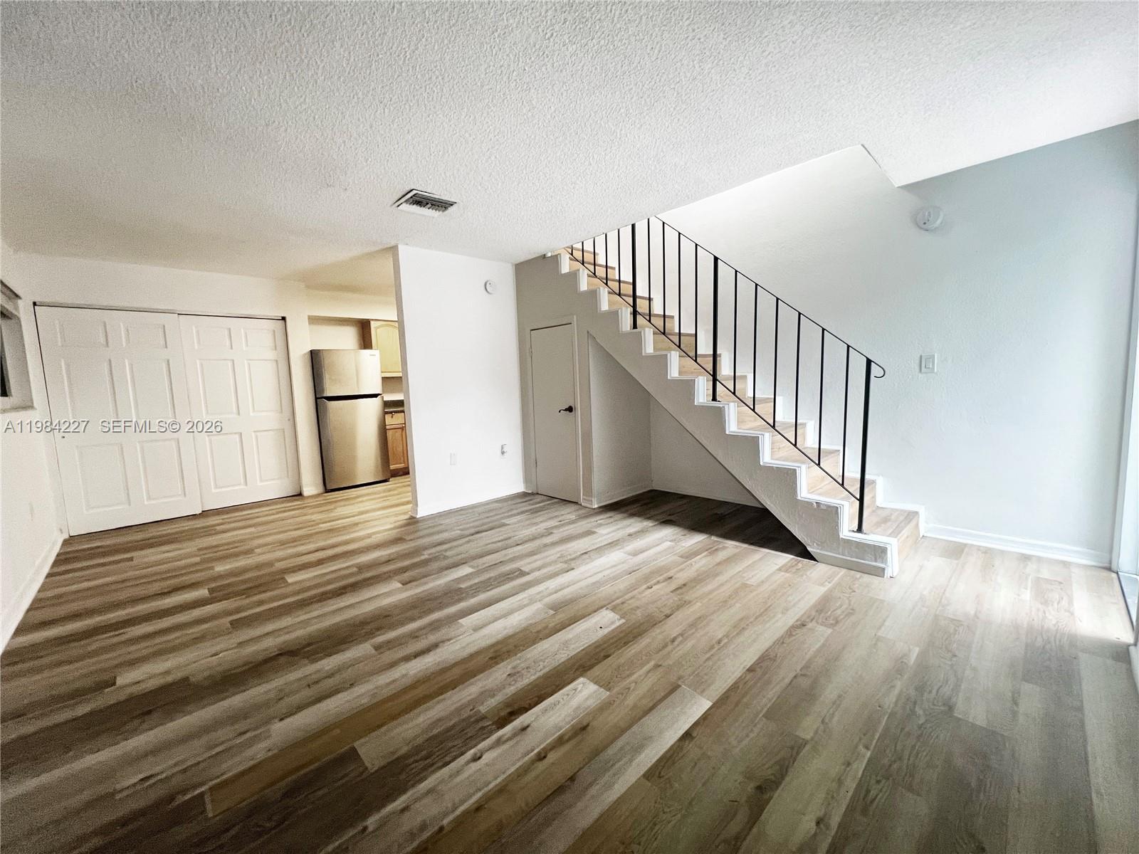 ROCKMOOR VILLA TRACK - Residential Lease