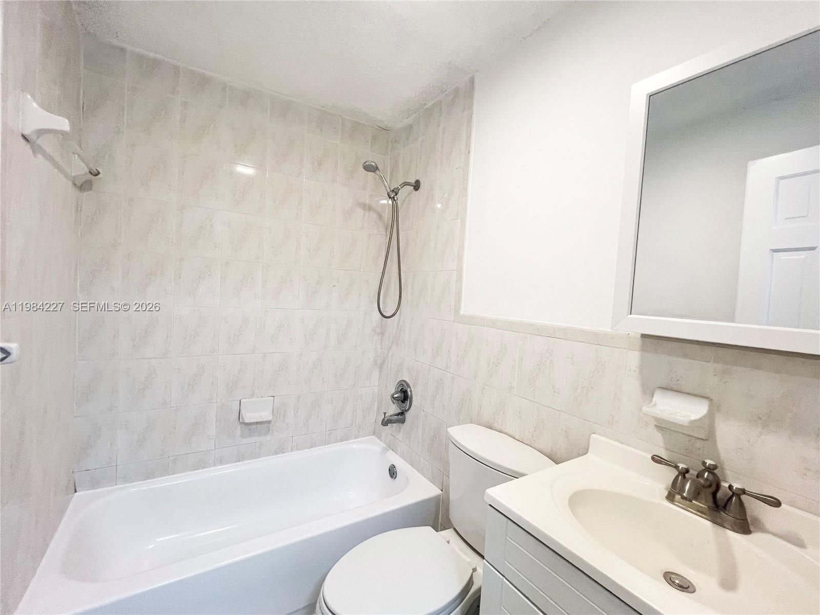 ROCKMOOR VILLA TRACK - Residential Lease