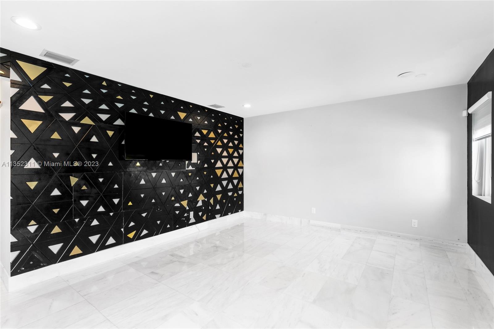 EASTERN SHORES - Residential