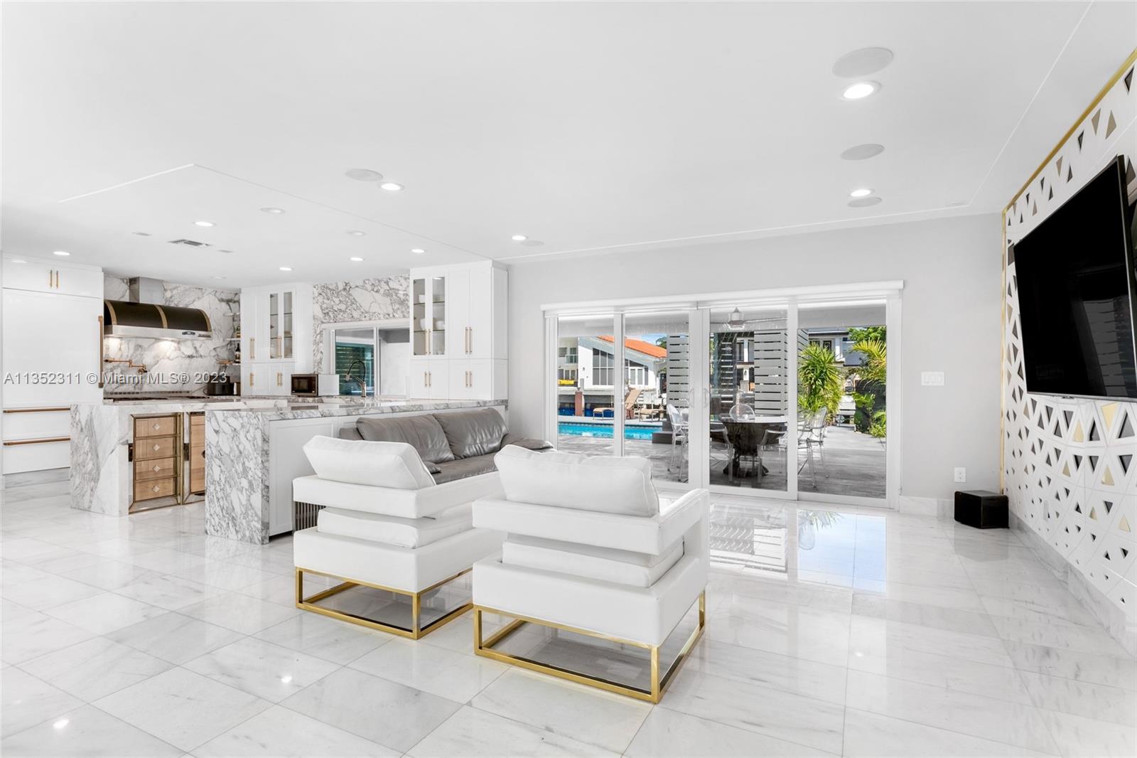 EASTERN SHORES - Residential