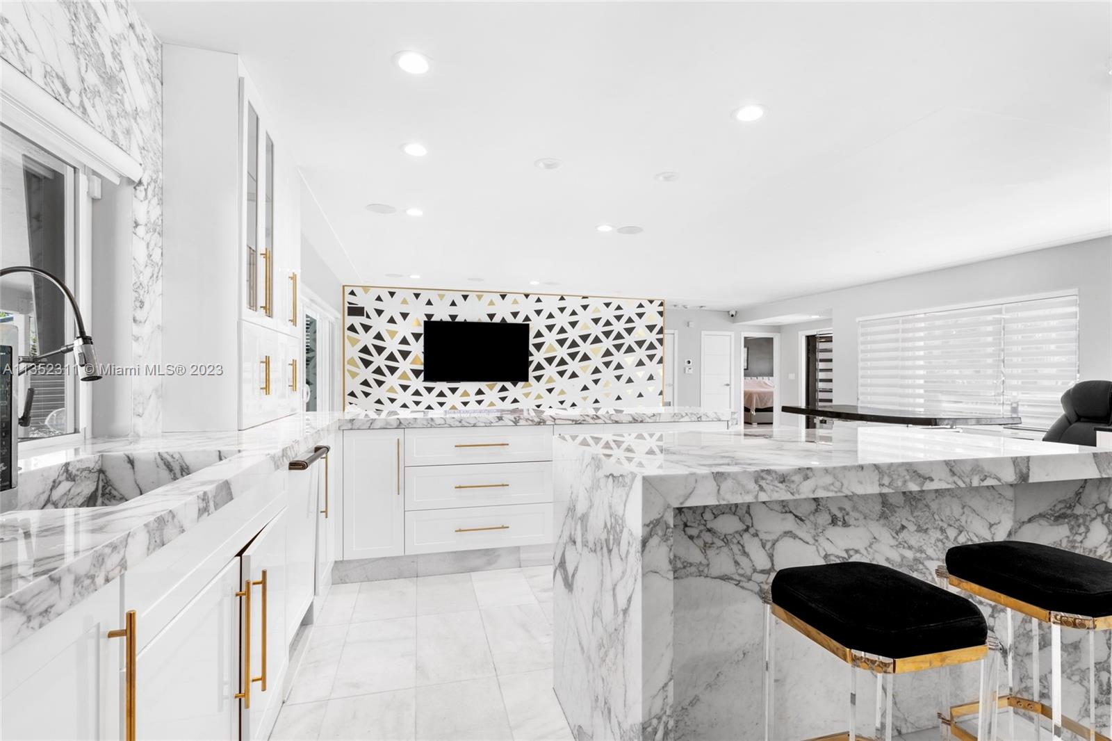 EASTERN SHORES - Residential