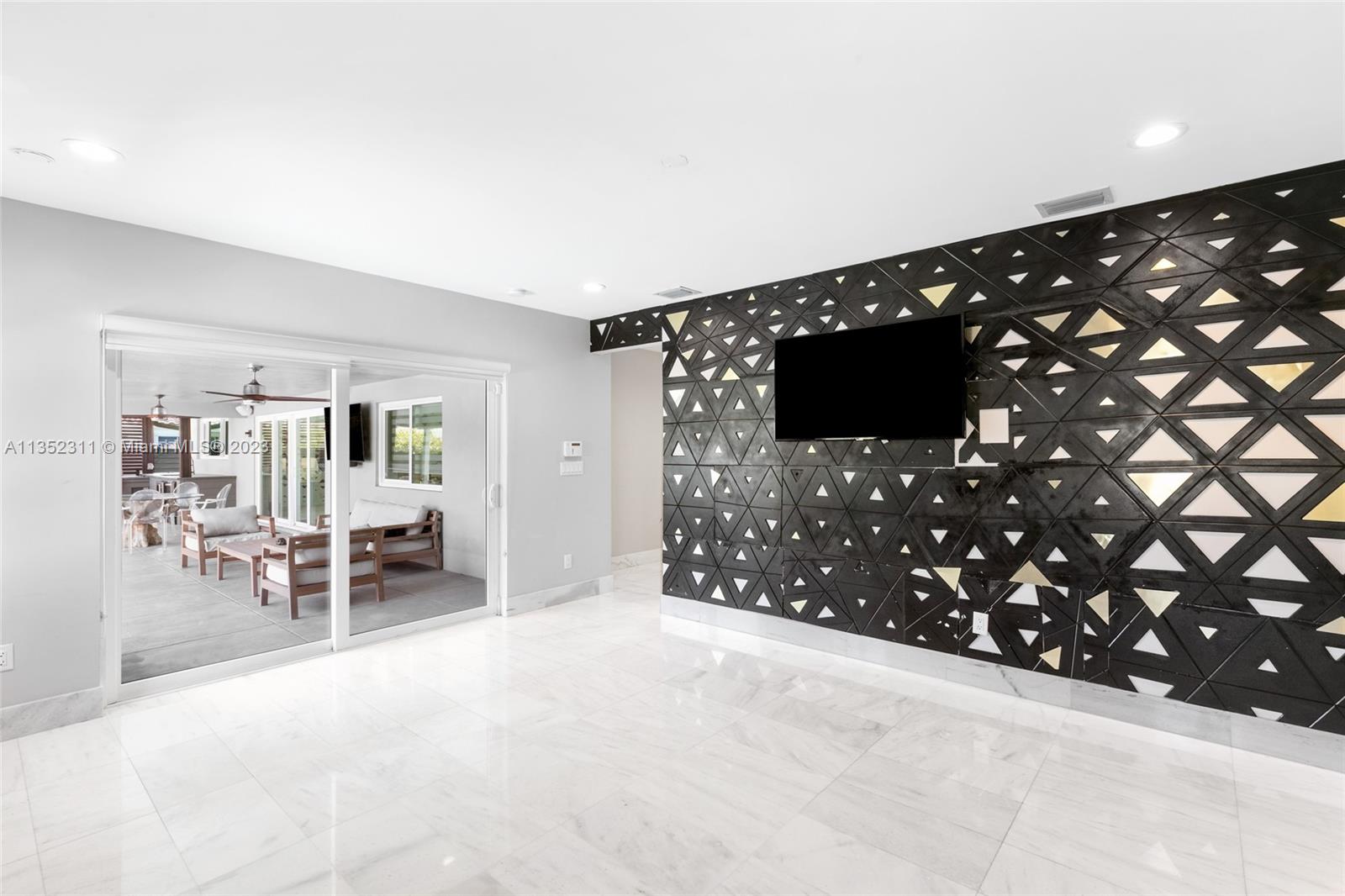 EASTERN SHORES - Residential