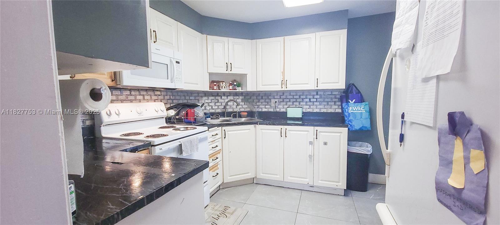 LAKES OF INVERRARY CONDO - Residential