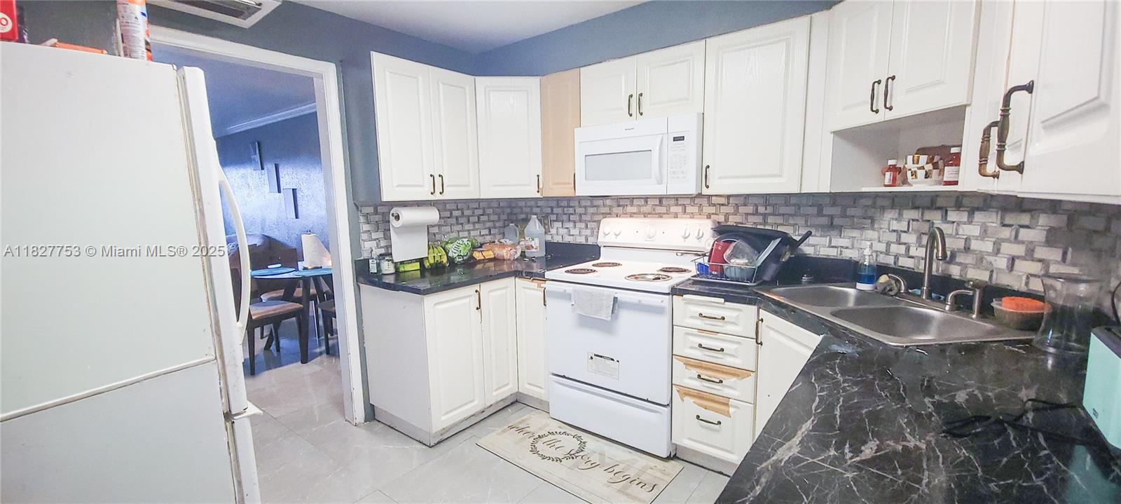 LAKES OF INVERRARY CONDO - Residential