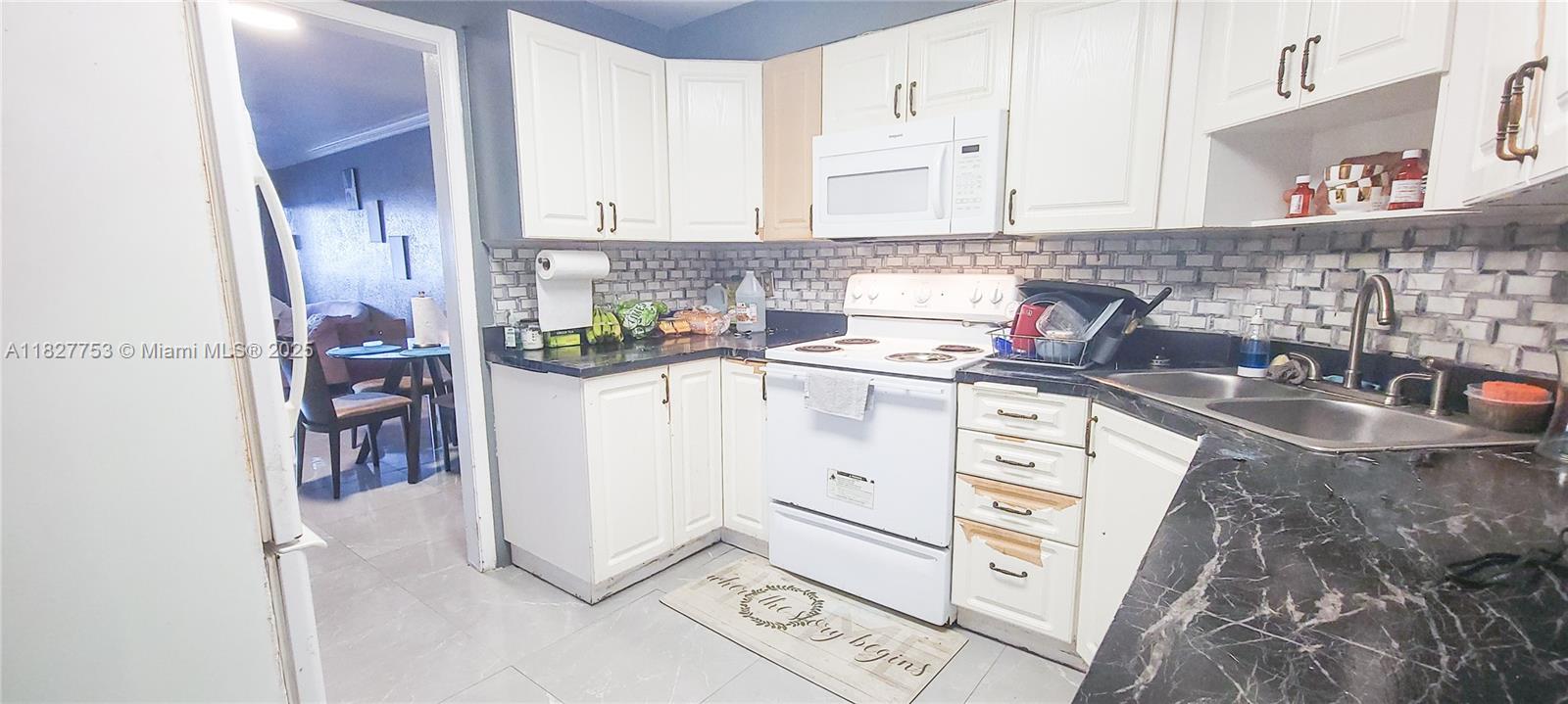 LAKES OF INVERRARY CONDO - Residential