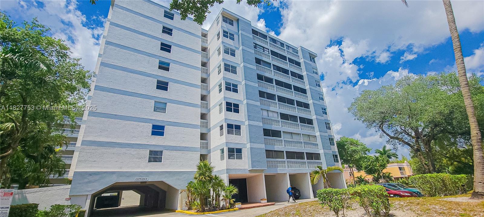 LAKES OF INVERRARY CONDO - Residential