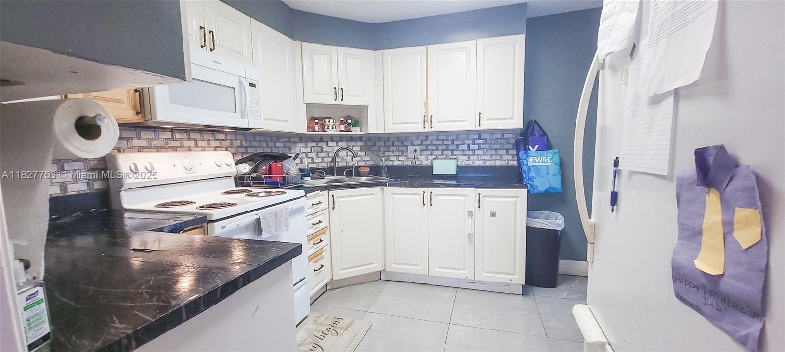 LAKES OF INVERRARY CONDO - Residential