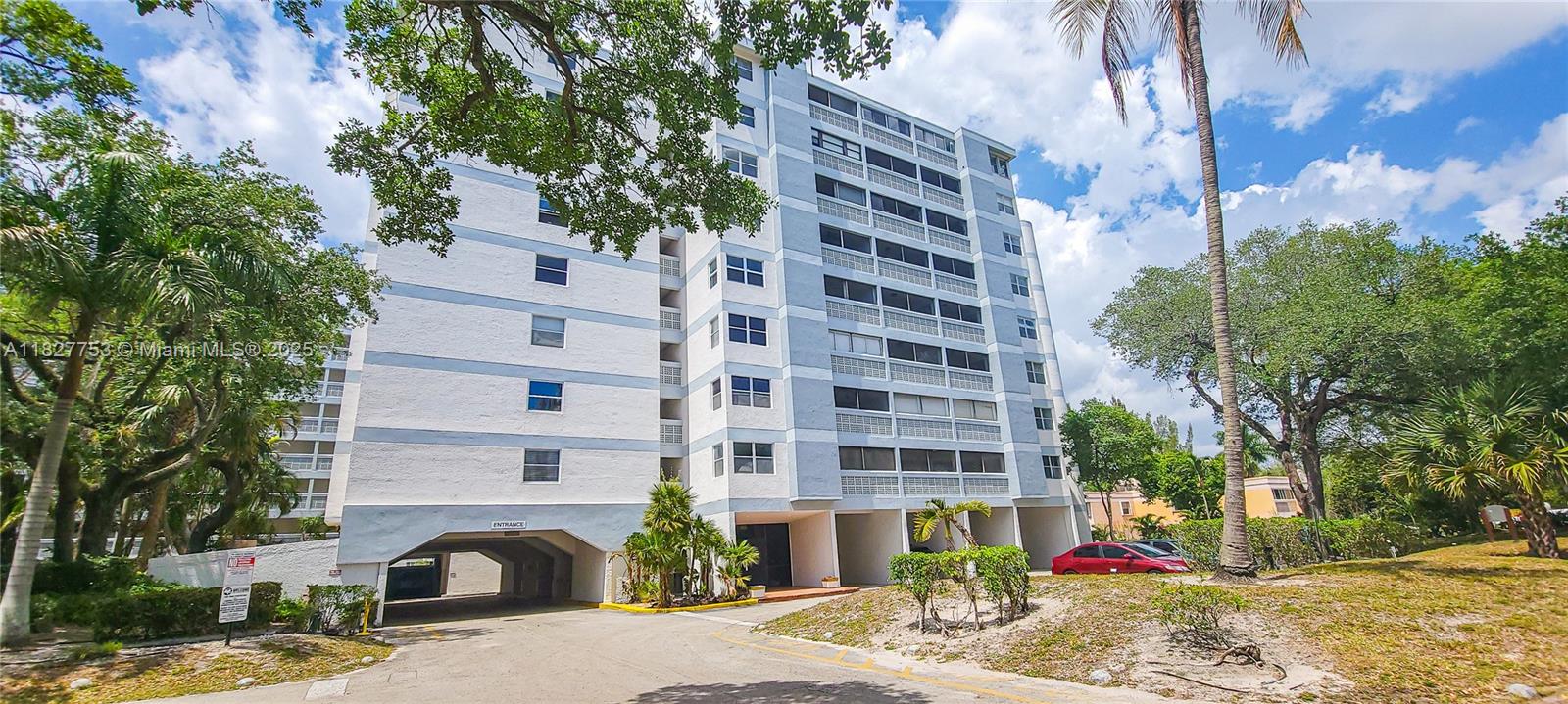 LAKES OF INVERRARY CONDO - Residential