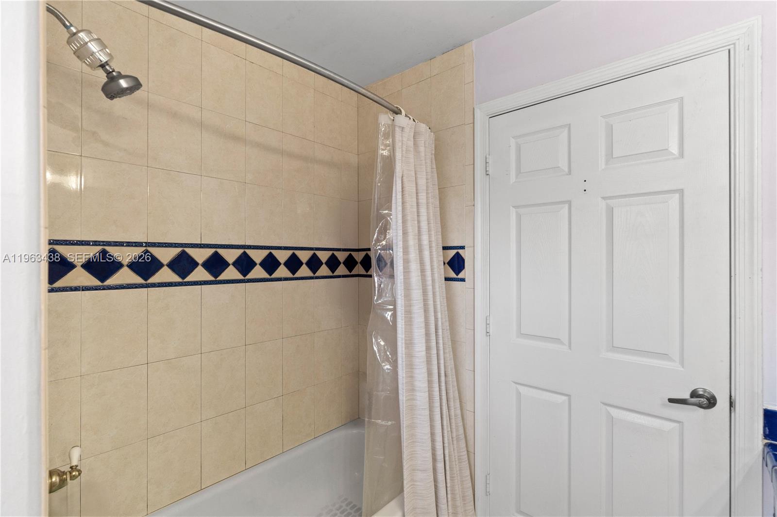 SILVER SHORES - Residential