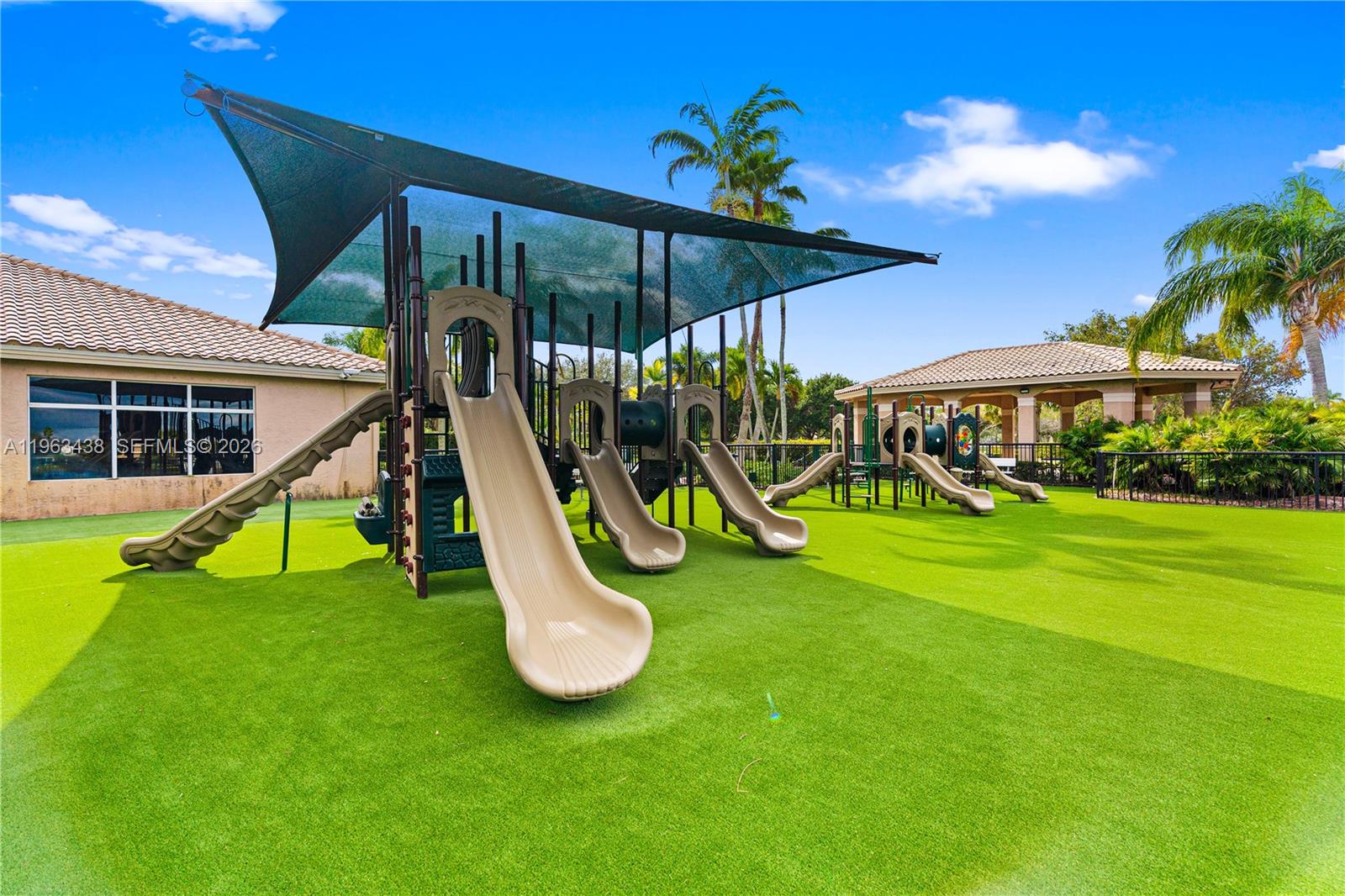 SILVER SHORES - Residential