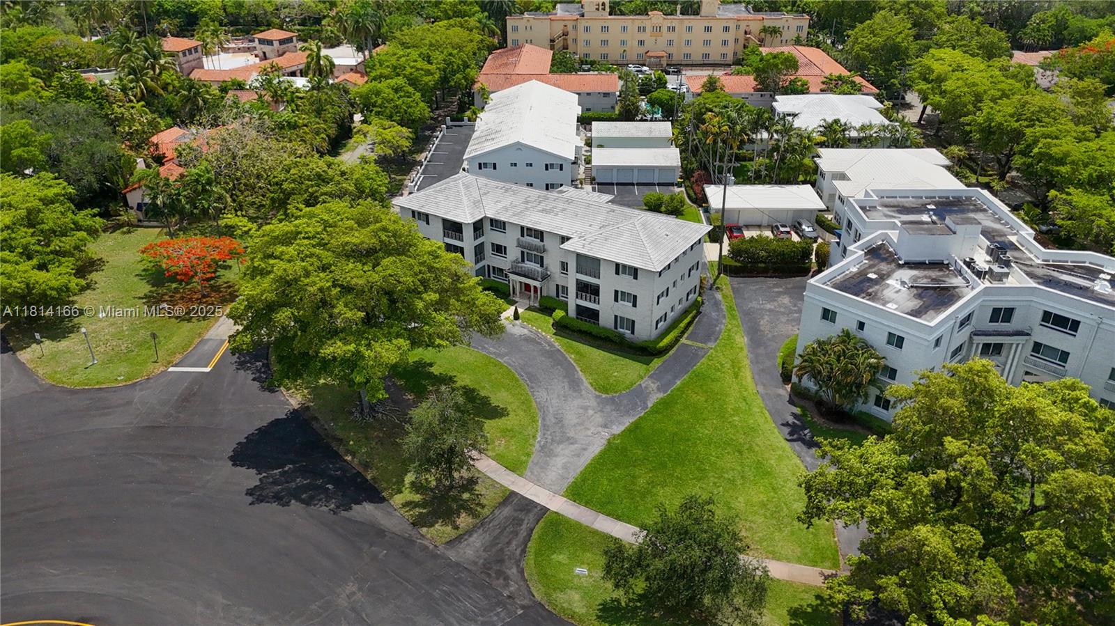 THE FOUNTAINVIEW CLUB NO 2 - Residential