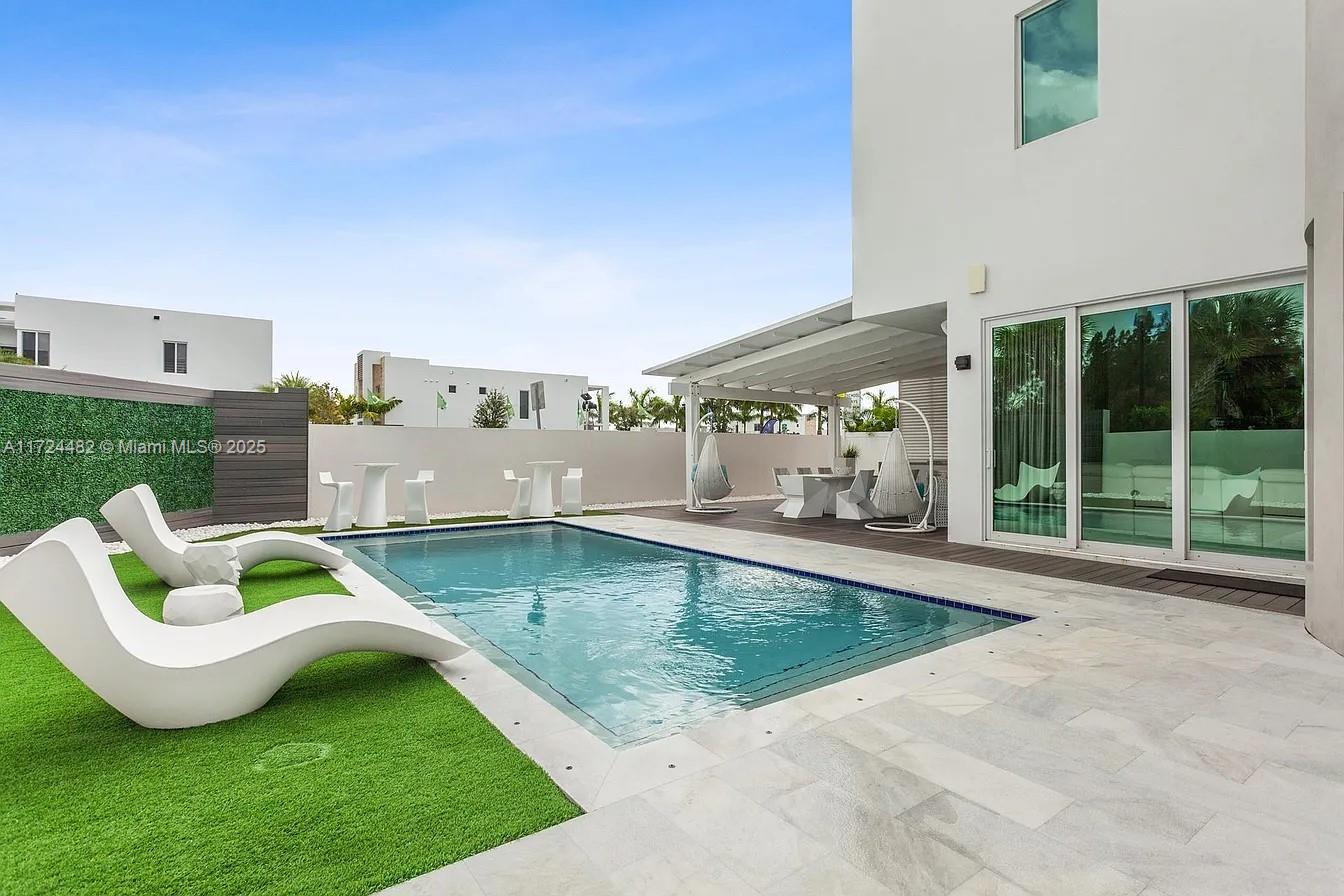 GRAND FLORIDIAN ESTATES - Residential