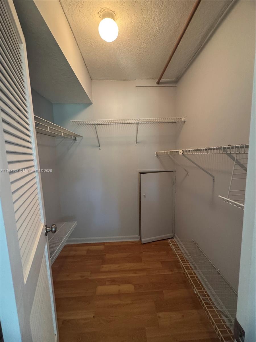 HOLLYBROOK GOLF AND - Residential Lease