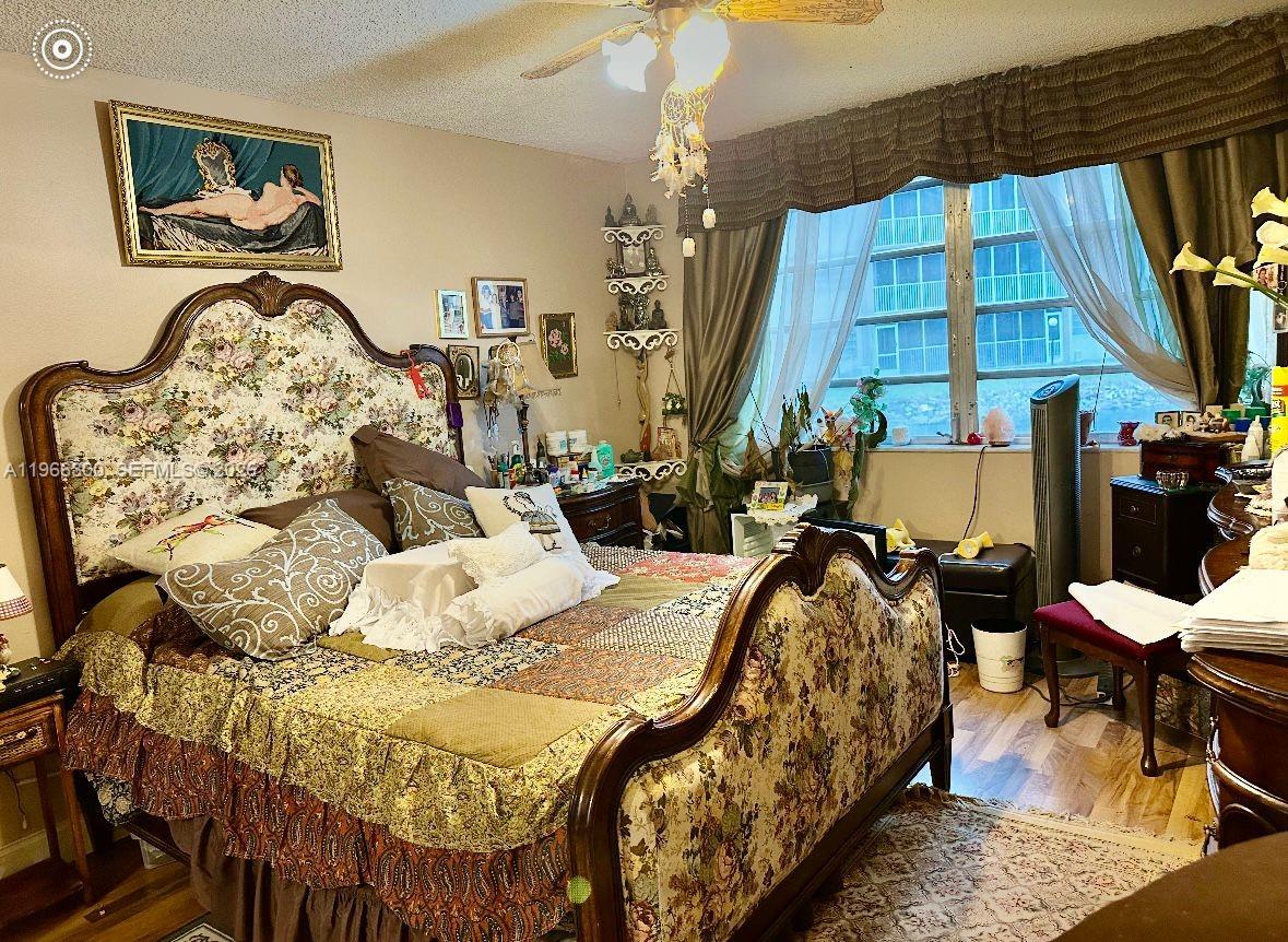 1700 NE 191st St 105