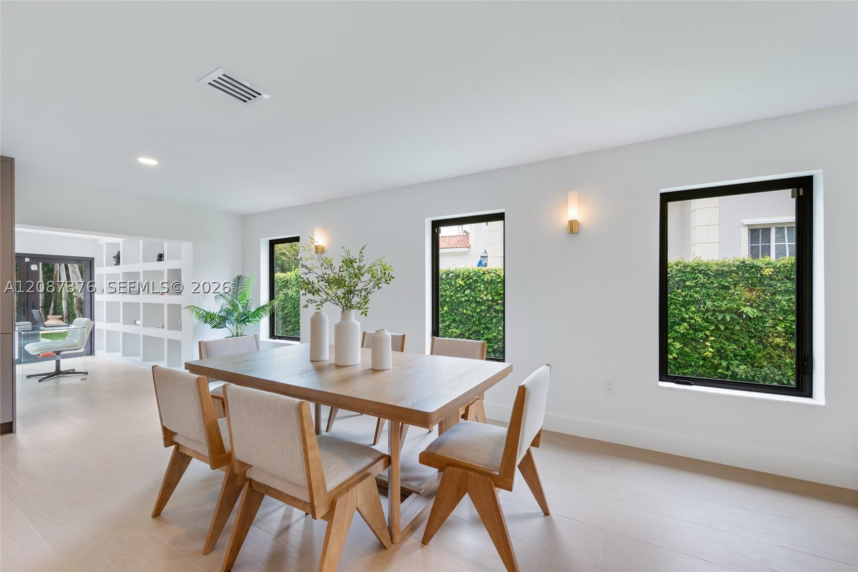 1320 Alhambra Cir
