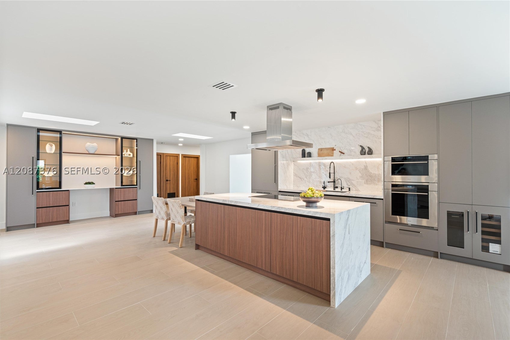 1320 Alhambra Cir