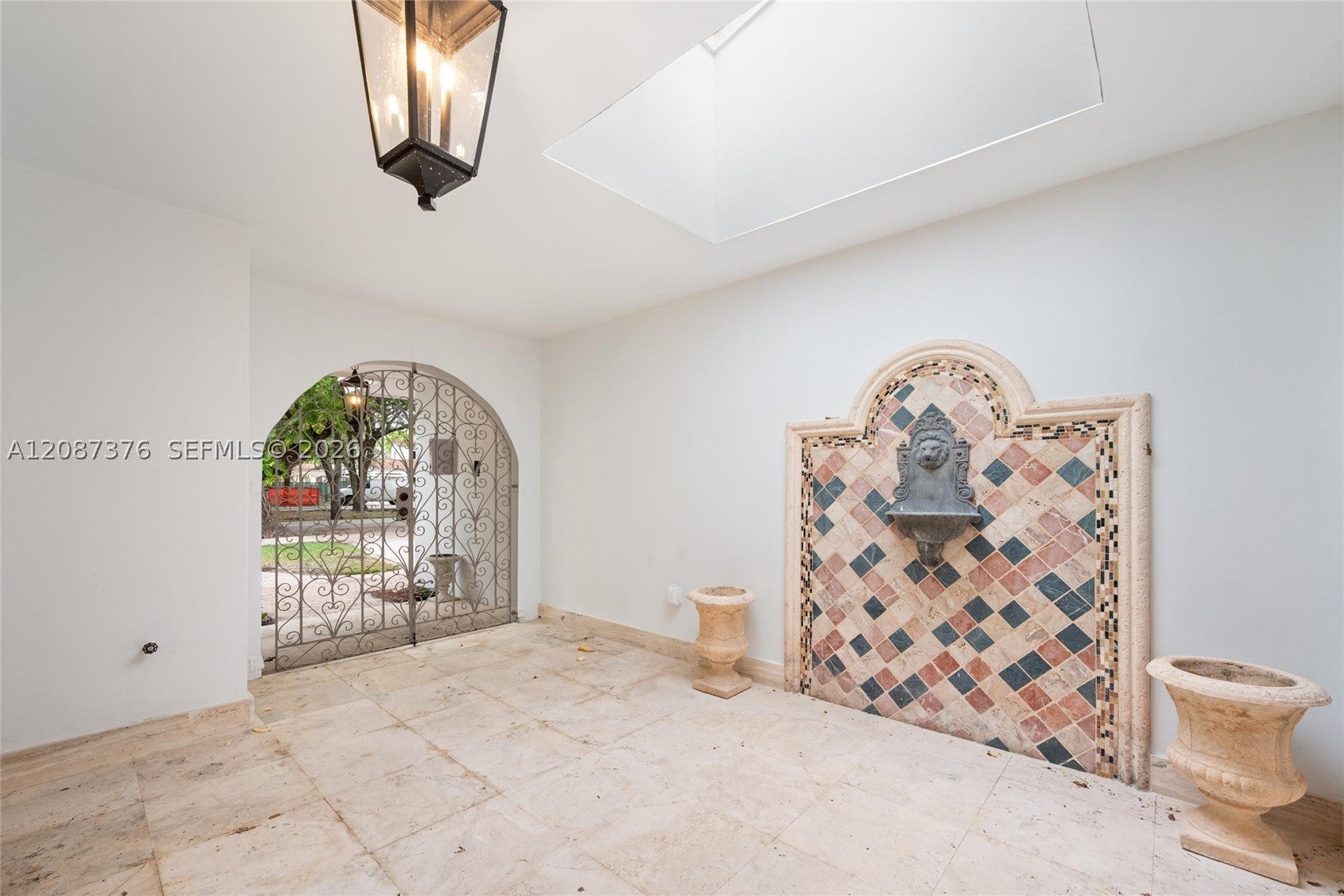1320 Alhambra Cir