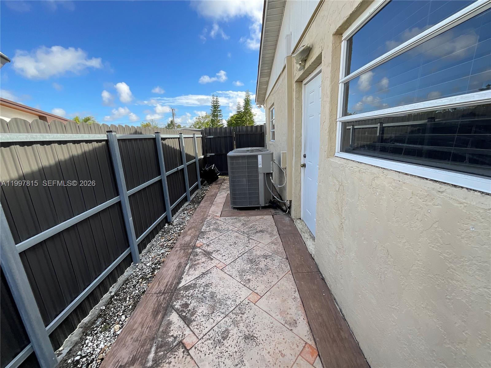 SO MIAMI HEIGHTS MANOR - Residential Lease