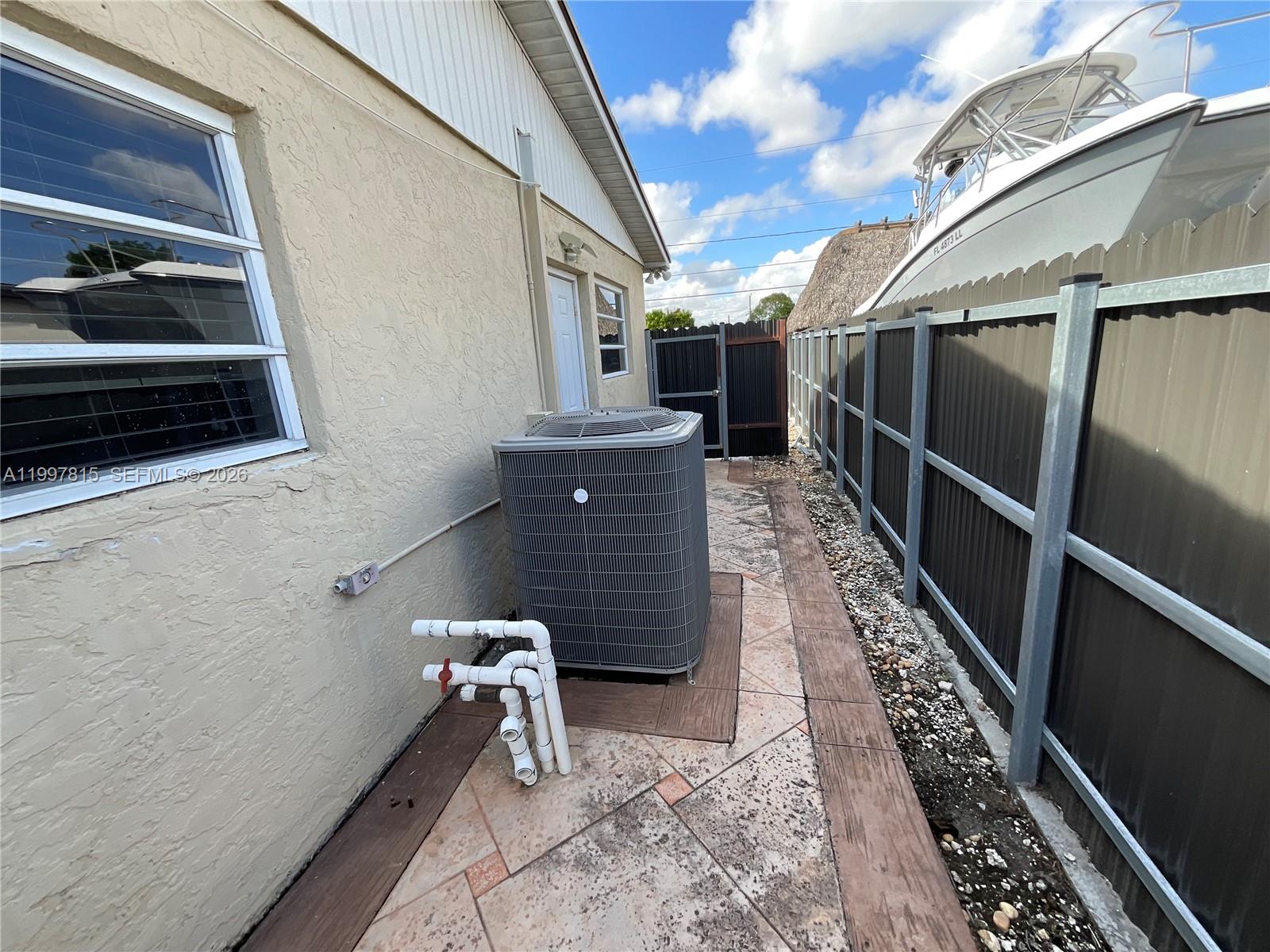 SO MIAMI HEIGHTS MANOR - Residential Lease