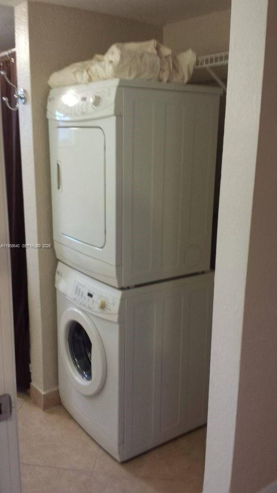 VILLAGE AT DADELAND CONDO - Residential