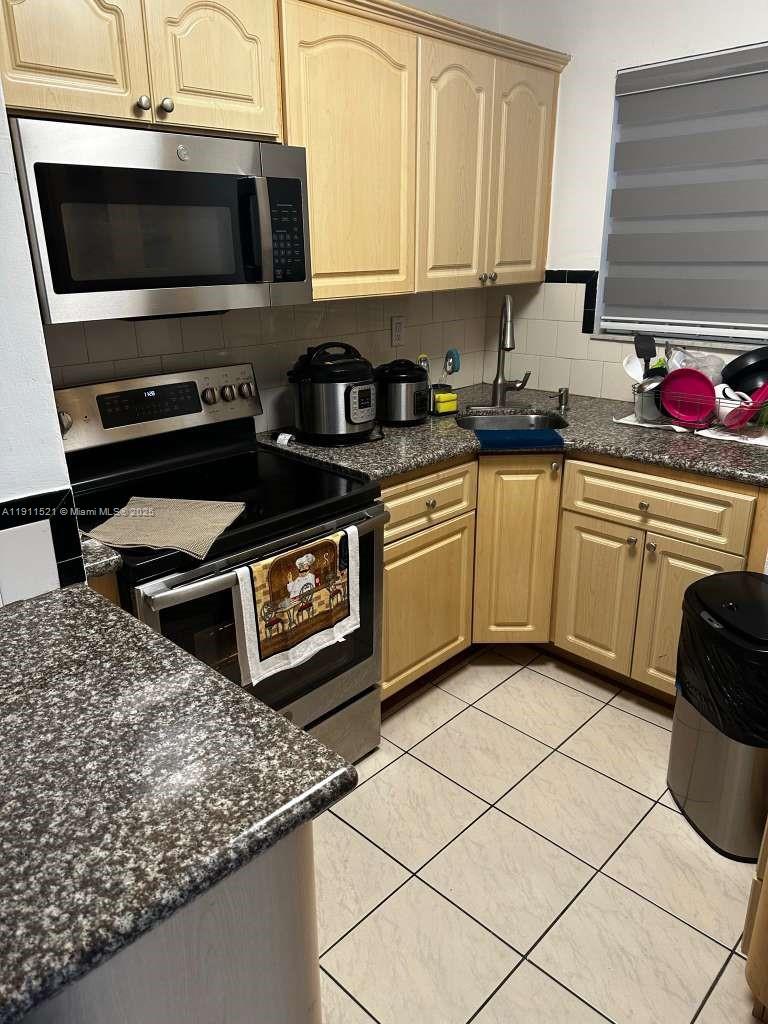 THE GREENS CONDO - Residential