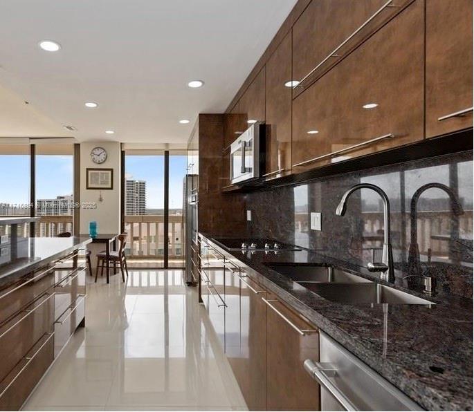 19355 Turnberry Way 27E, Aventura, Miami-Dade County, Florida - 2 Bedrooms  
2 Bathrooms - 