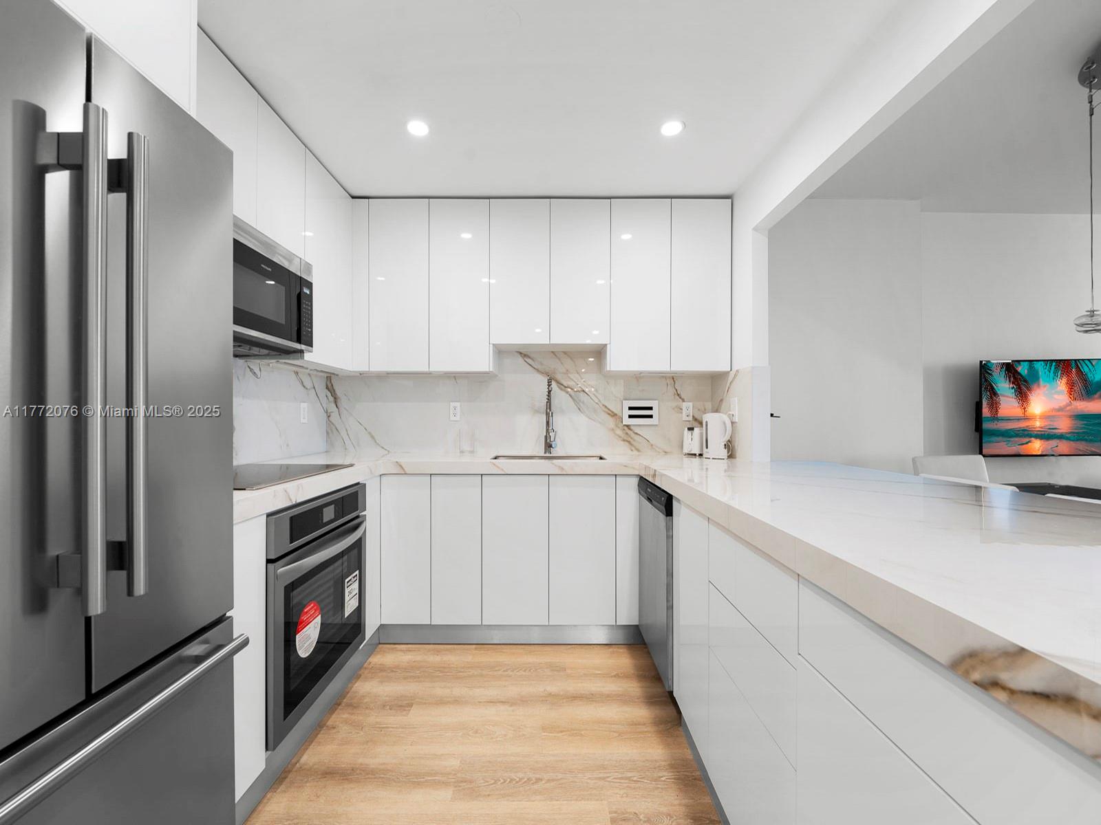 2301 Collins Ave 603