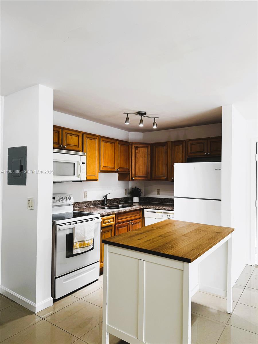 LAKES OF JACARANDA CONDO - Residential Lease