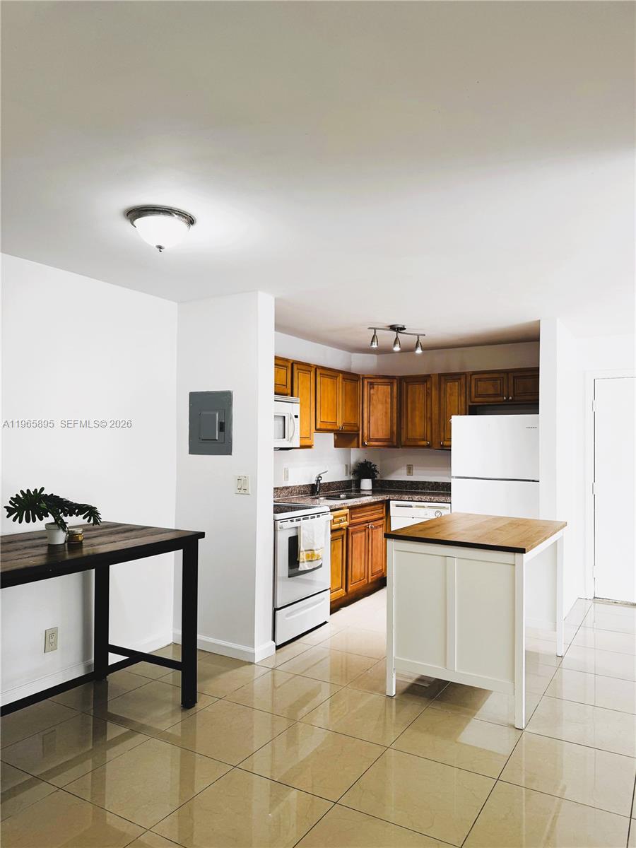 LAKES OF JACARANDA CONDO - Residential Lease
