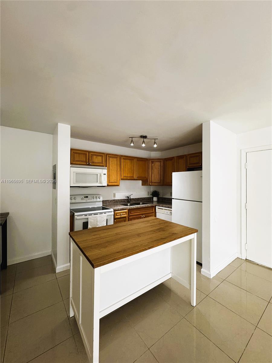 LAKES OF JACARANDA CONDO - Residential Lease