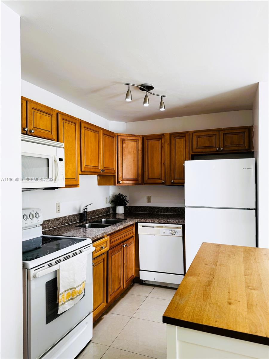 LAKES OF JACARANDA CONDO - Residential Lease