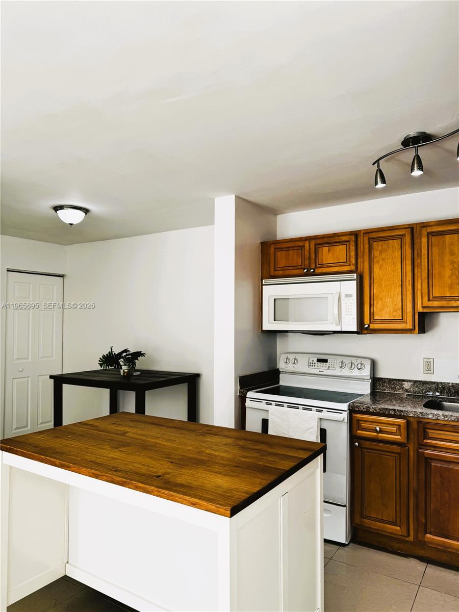 LAKES OF JACARANDA CONDO - Residential Lease