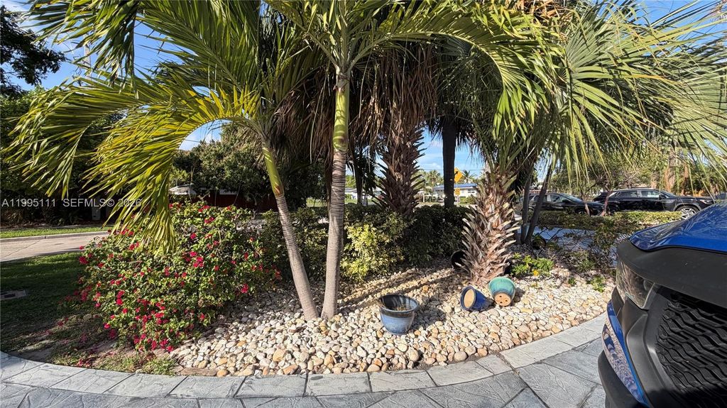 Photo of 2320 NE 13th St, Pompano Beach, FL 33062 (MLS # A11995111)