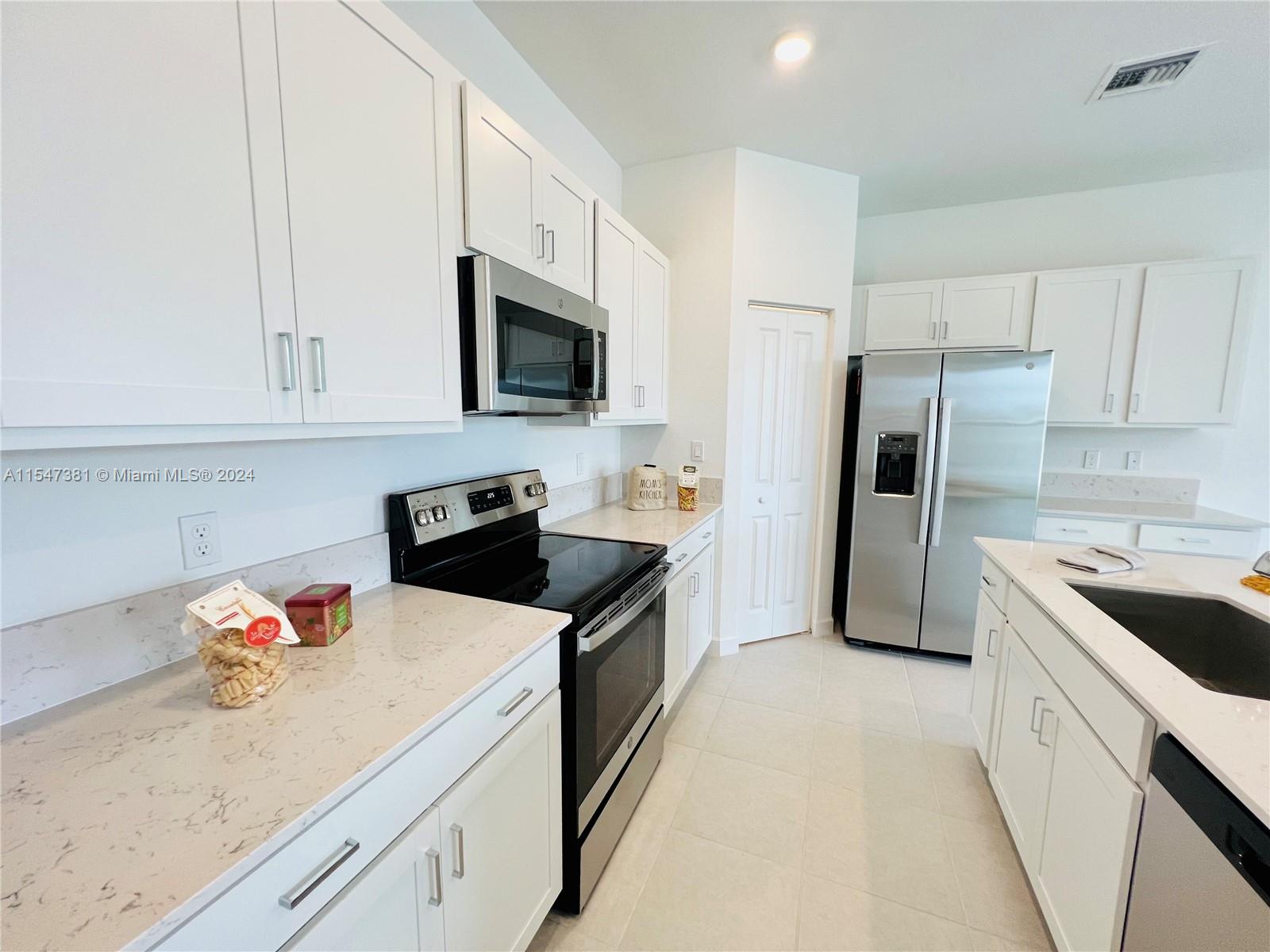 LAKESHORE AT THE FOUNTAIN - Residential Lease