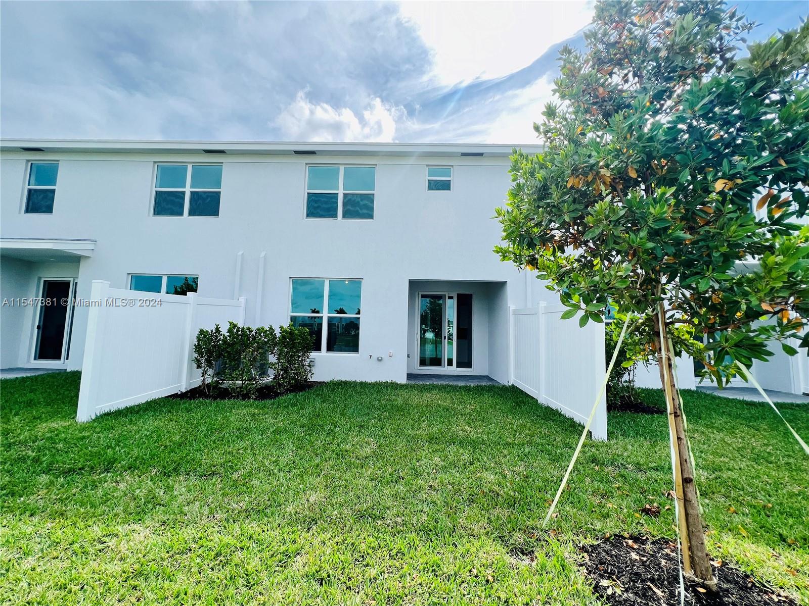 LAKESHORE AT THE FOUNTAIN - Residential Lease