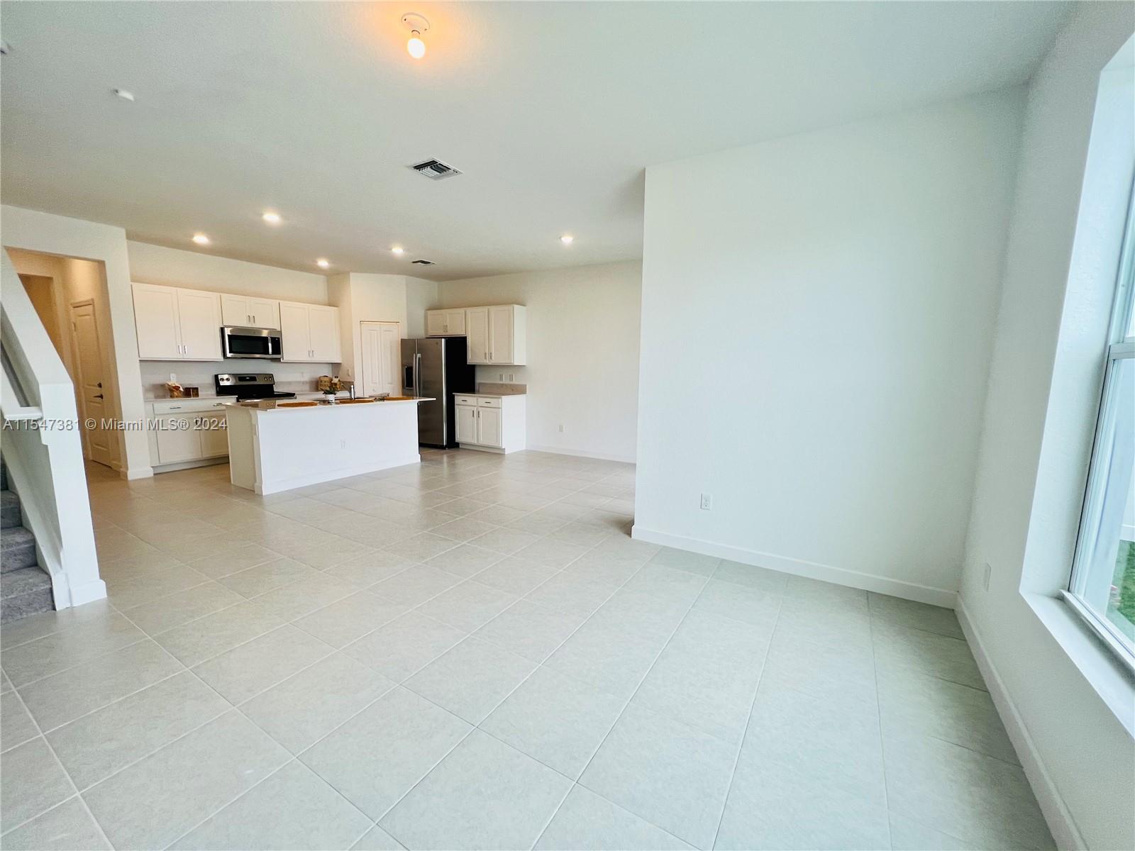 LAKESHORE AT THE FOUNTAIN - Residential Lease