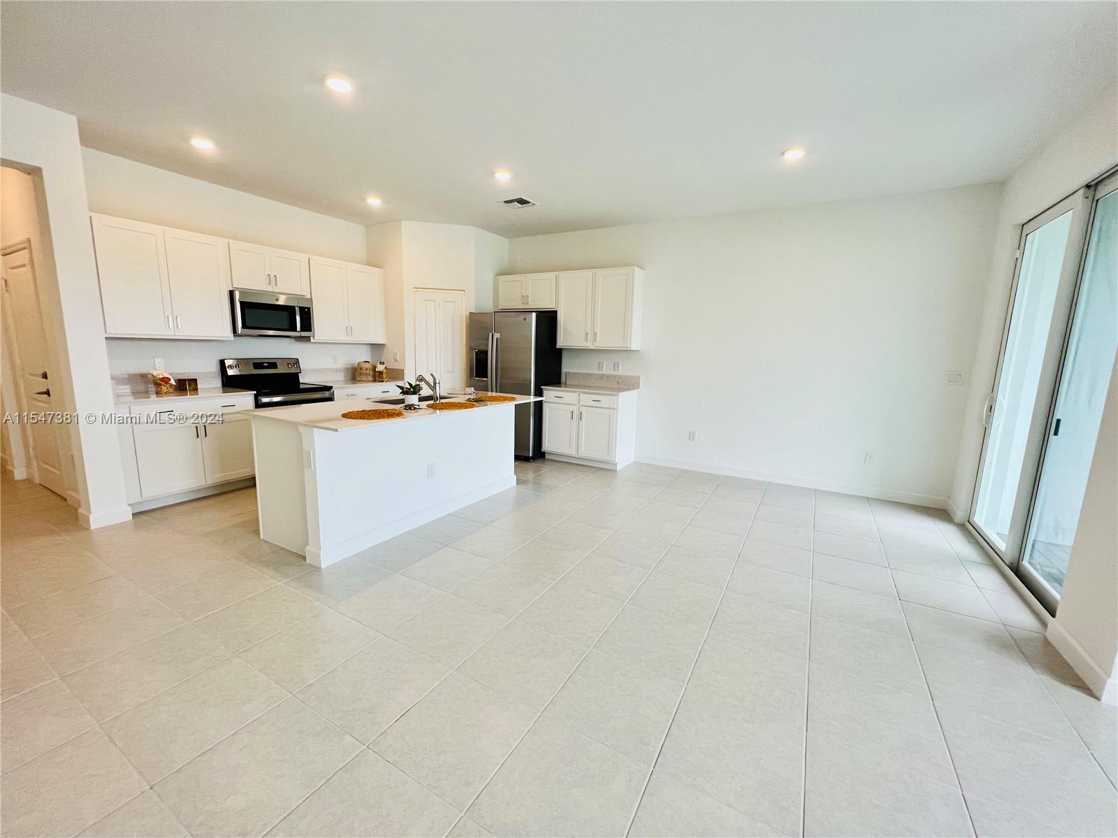LAKESHORE AT THE FOUNTAIN - Residential Lease