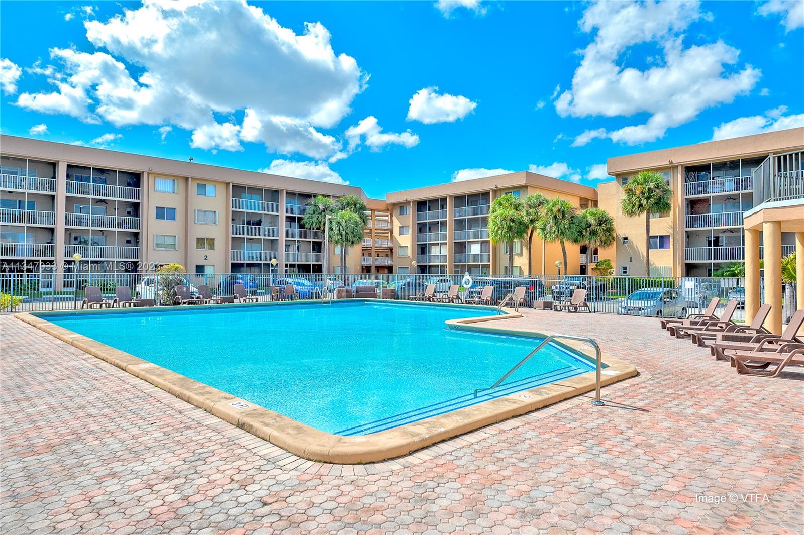 COUNTRY LANE CONDO #1 - Residential