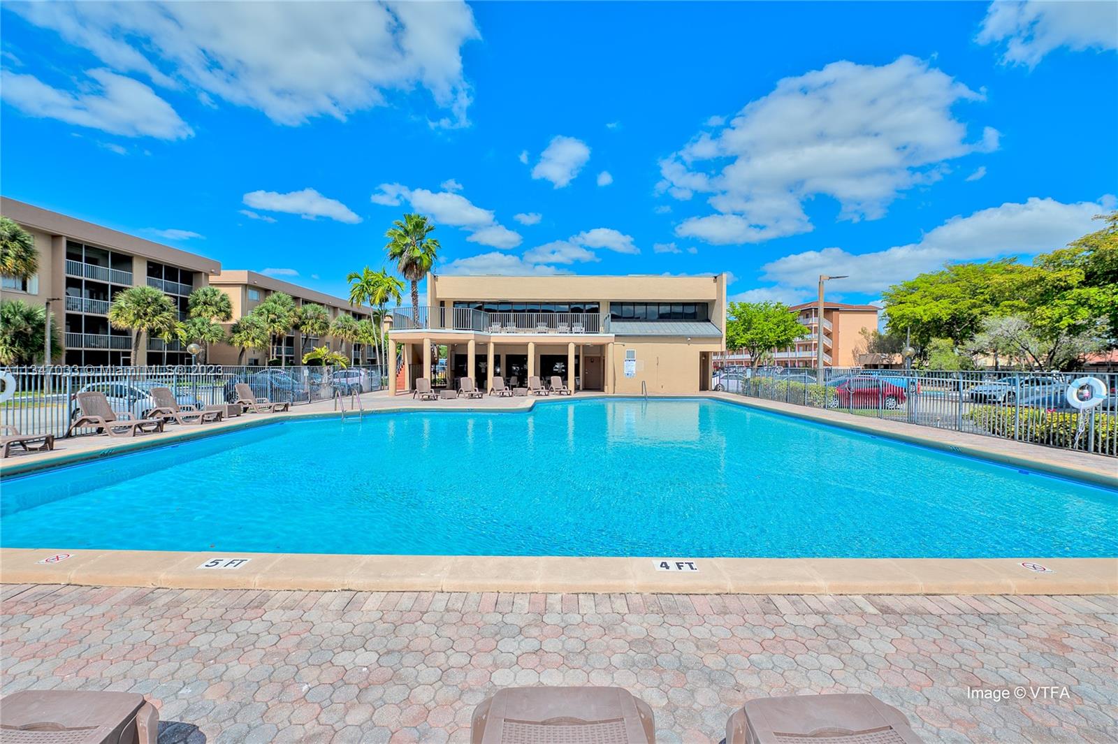 COUNTRY LANE CONDO #1 - Residential