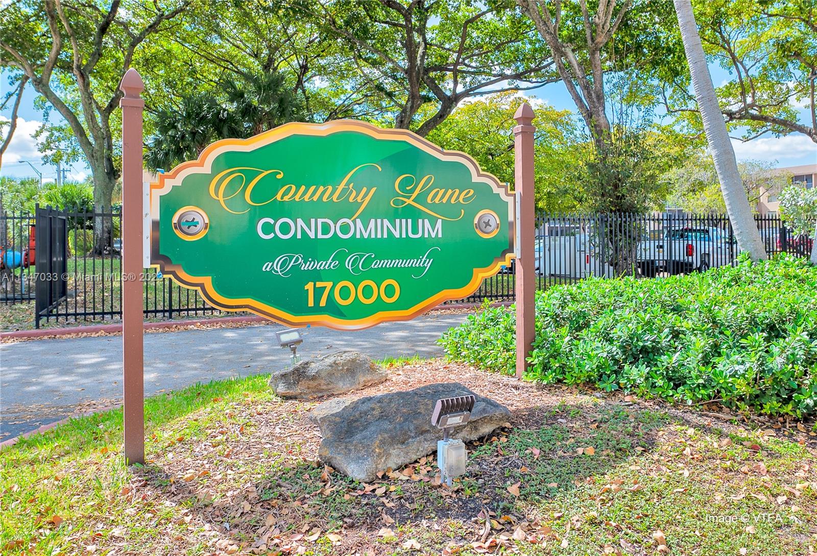 COUNTRY LANE CONDO #1 - Residential