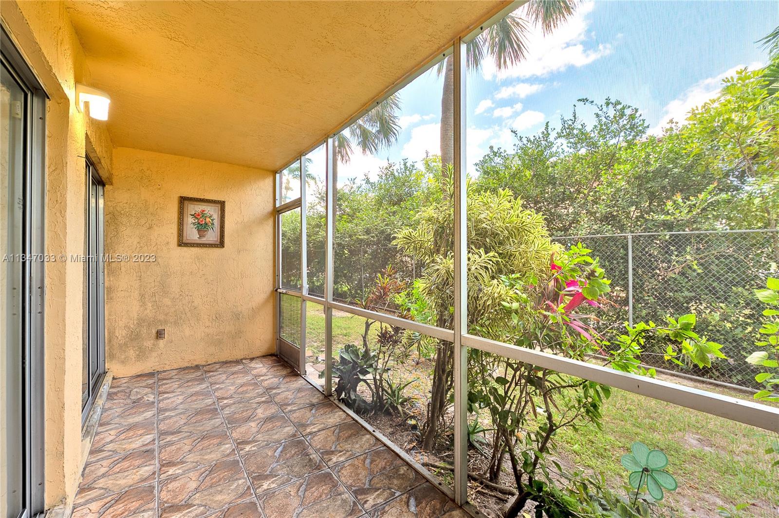 COUNTRY LANE CONDO #1 - Residential